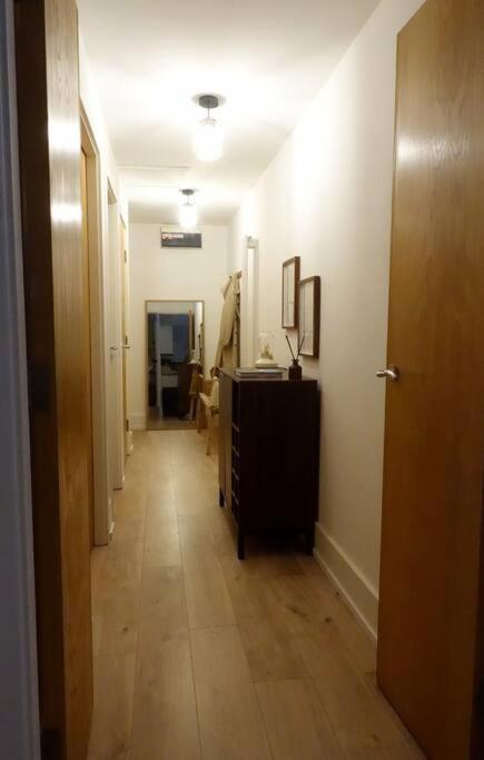 Stylish City-Centre Apartment With Balcony 리버풀 외부 사진