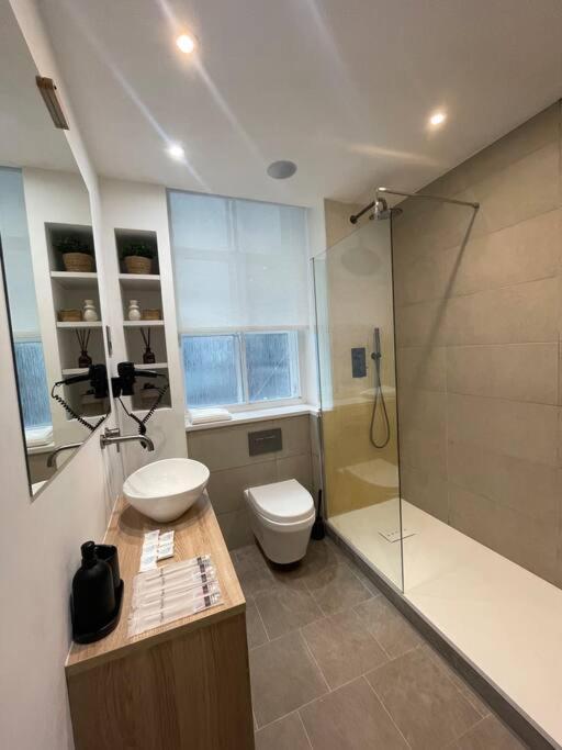 Stylish City-Centre Apartment With Balcony 리버풀 외부 사진