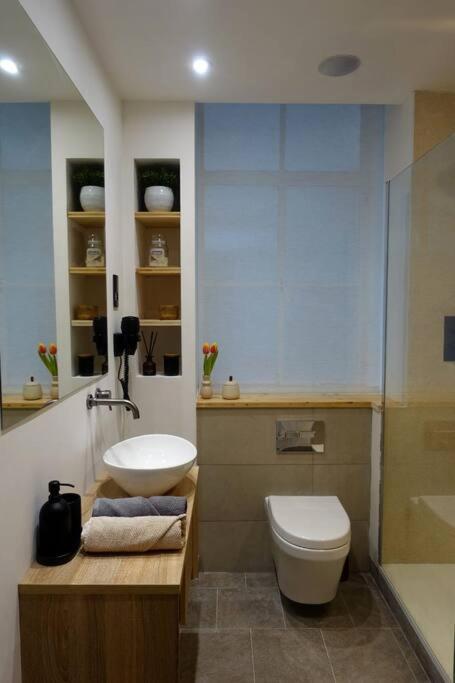 Stylish City-Centre Apartment With Balcony 리버풀 외부 사진