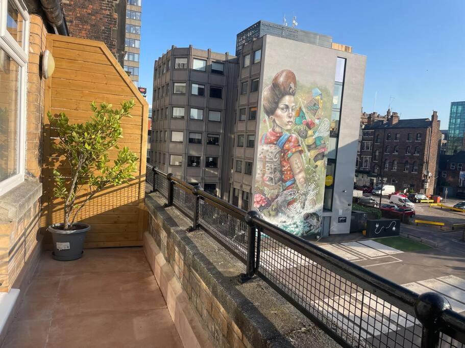 Stylish City-Centre Apartment With Balcony 리버풀 외부 사진