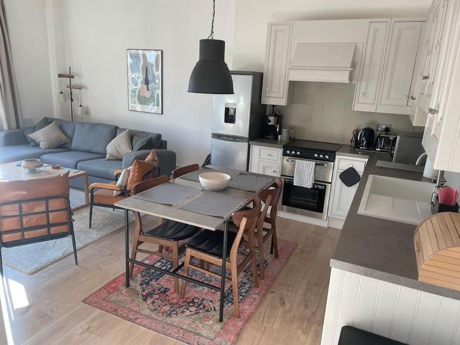 Stylish City-Centre Apartment With Balcony 리버풀 외부 사진